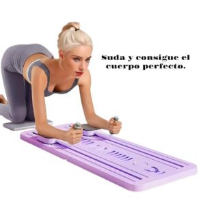 Mujer haciendo ejercicio en tabla de Pilates púrpura acolchada, con manijas y soporte para rodillas, ideal para entrenamiento en casa.